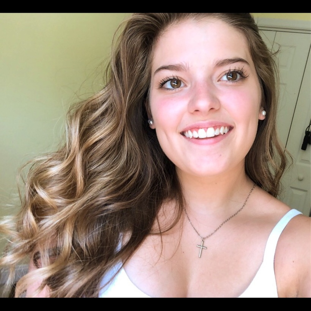 Meet your Posher, Carlie